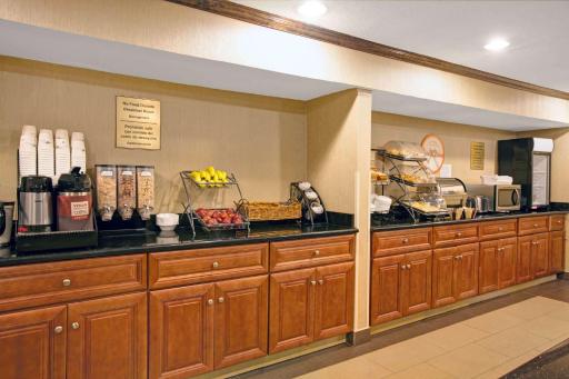 West Farms Hotel - Housity