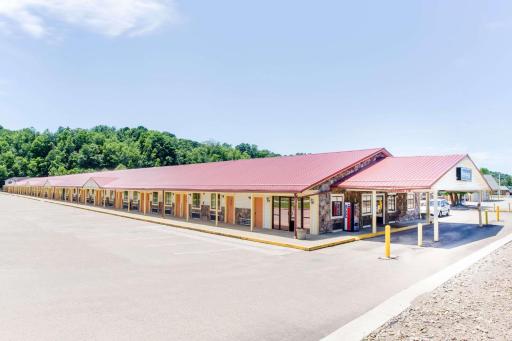 Travelodge by Wyndham Parkersburg - Housity