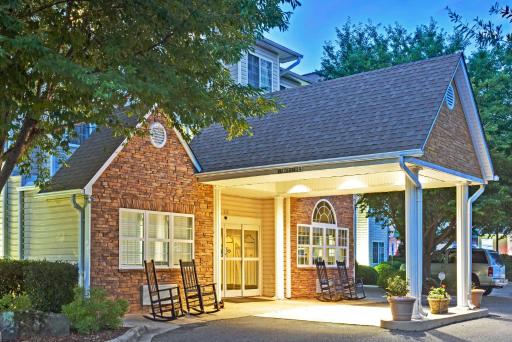 Microtel Inn & Suites by Wyndham Cherokee - Housity