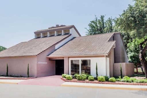 Hawthorn Suites Dallas Love Field - Housity
