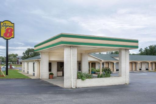 Super 8 by Wyndham Sumter - Housity