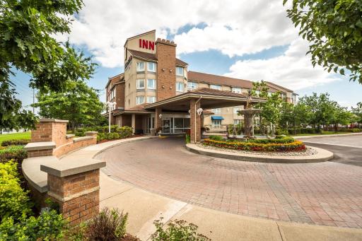 Monte Carlo Inn Brampton - Housity