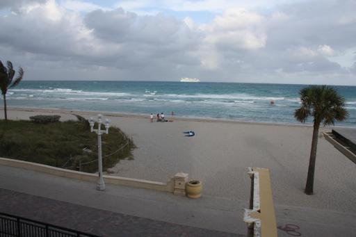 La Playa Beach Front Hollywood - Housity