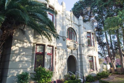Toorak Manor Hotel Free Parking - Housity