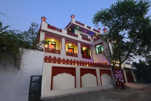 Taj Haveli Hotel Agra - Walkable Distance From Taj Mahal - Housity