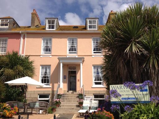 Warwick House - Housity