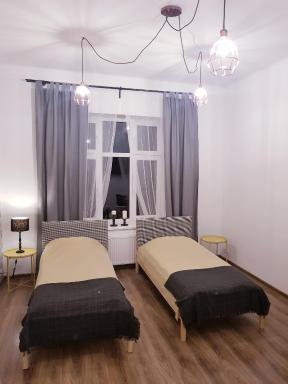 Guest Room RÓWNA - Housity