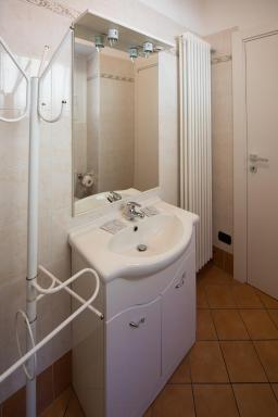 Pinky House - Housity