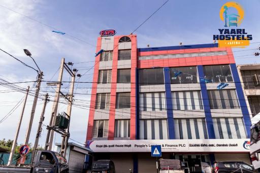 Yaarl Hostels - Housity