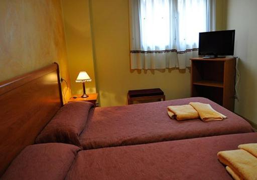 Hostal Puerta del Valle - Housity