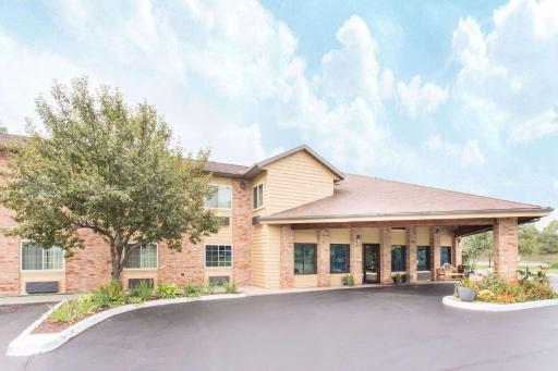 Baymont by Wyndham Muskegon - Housity