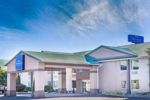 Baymont by Wyndham Bartonsville Poconos - Housity
