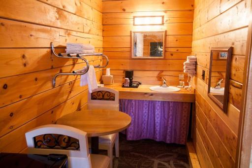 Bryce Gateway inn Cabins - Housity