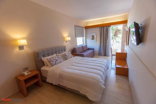 Antikyra Beach Hotel - Housity