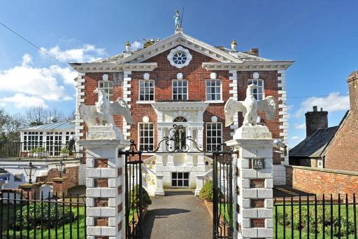 The Eagle House Hotel - Housity