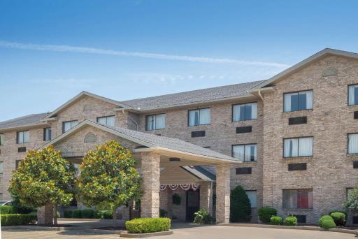 Ramada by Wyndham Catlettsburg Ashland - Housity