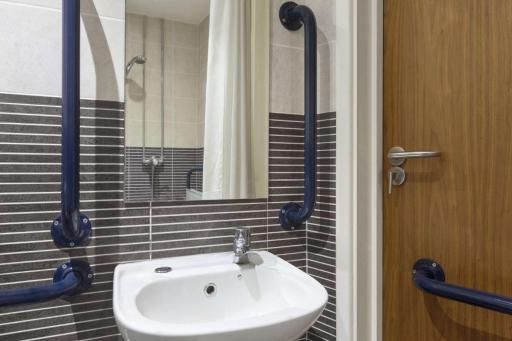 Ramada Birmingham Oldbury M5 J2 - Housity