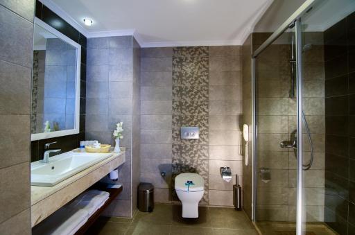 Palm Wings Kusadasi Beach Resort&Spa - Housity