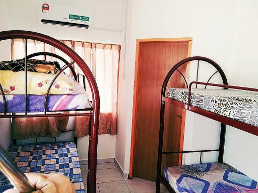 Pandai dickson Banglow white & yellow house - Housity