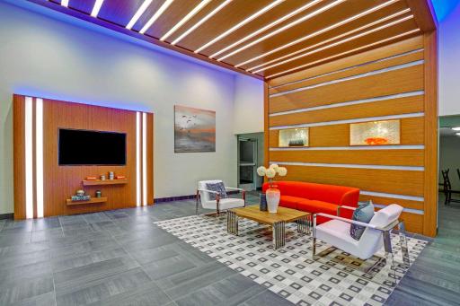 Arya Inn & Suites - Housity