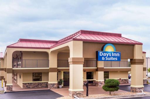 Days Inn & Suites by Wyndham Warner Robins Near Robins AFB - Housity