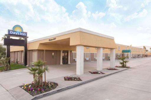 Days Inn by Wyndham Indio - Housity