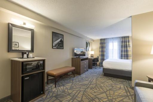 Country Inn & Suites by Radisson Asheville Downtown Tunnel Road - Housity