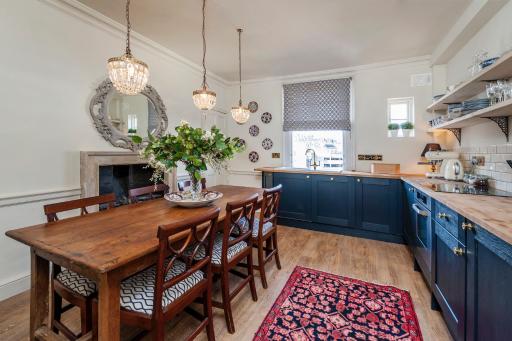 Luxury Regency Apartment in Bath City Centre - Housity