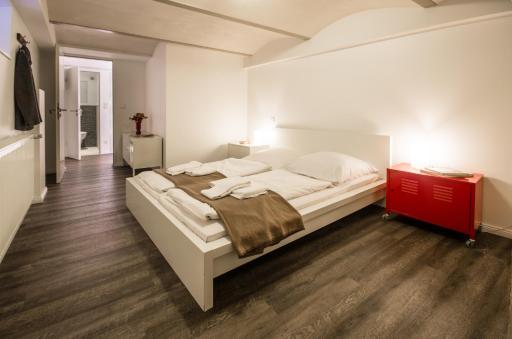 Quiet Courtyard Apartment (KB6) - Housity
