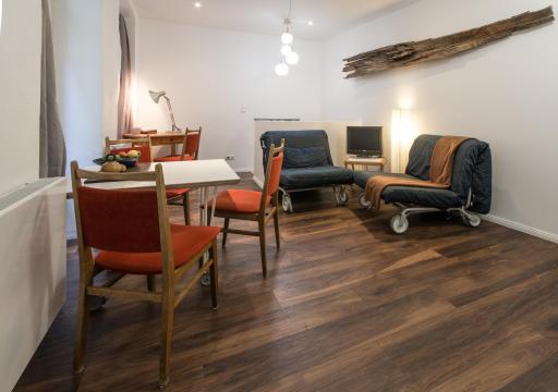 Quiet Courtyard Apartment (KB6) - Housity