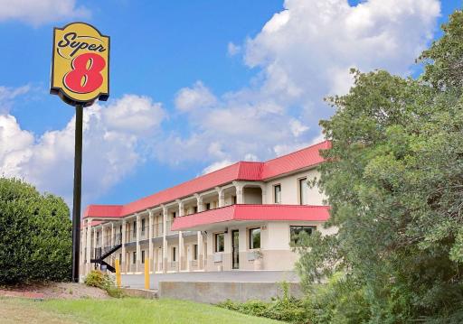 Super 8 by Wyndham Laurel - Housity
