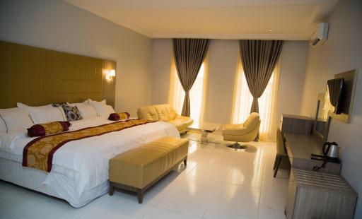 Maxbe Continental Hotel - Housity