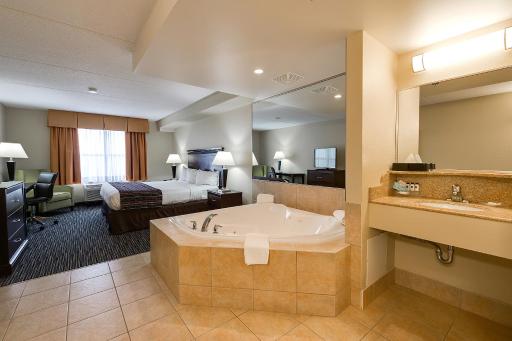 Country Inn & Suites by Radisson, Niagara Falls, ON - Housity