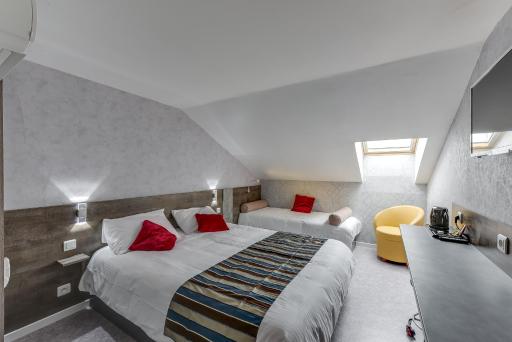 Confort Hôtel Thouars - Housity