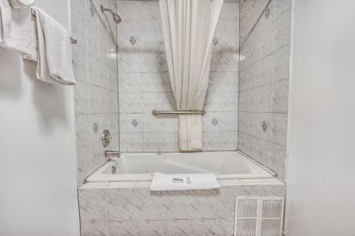 Motel 6-Windsor, ON - Housity