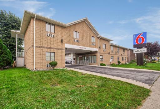 Motel 6-Windsor, ON - Housity
