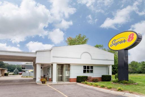 Super 8 by Wyndham Stevensville St Joseph - Housity