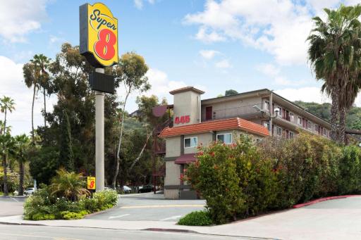 Super 8 by Wyndham San Diego Hotel Circle - Housity