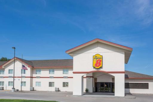 Super 8 by Wyndham Alma - Housity
