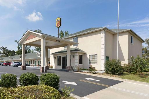 Super 8 by Wyndham Chatsworth/Dalton - Housity