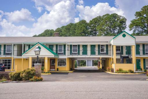 Days Inn by Wyndham Lincolnton - Housity
