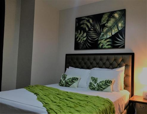 Travellers 101 Condo near Manila Airport - Hizvo