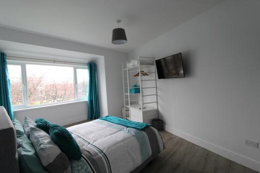 2 Serviced Apartments in Childwall-South Liverpool - Each Apartment Sleeps 6 - Housity