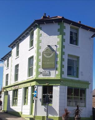 Johnny Dough\'s Conwy with Rooms - Housity