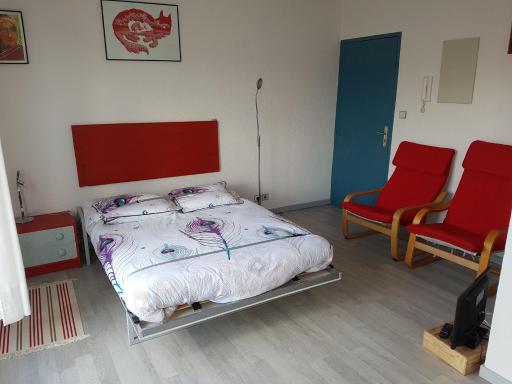 Bordeaux Red and Rouge - Housity
