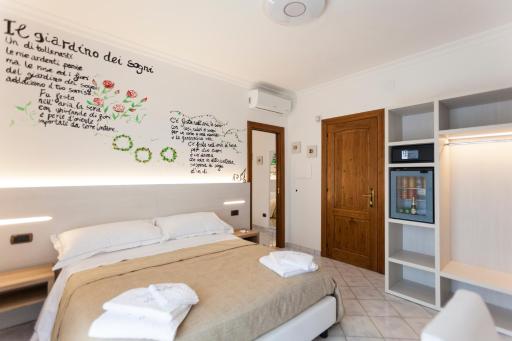 Na' Poesia B&B di Charme - Housity