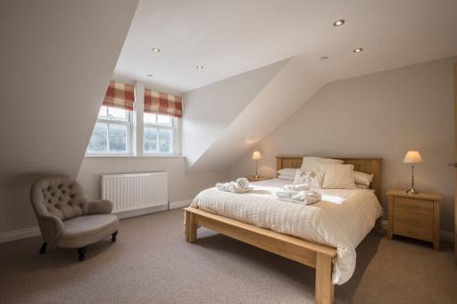 Waterfront Apartments - Housity