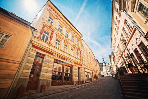 Hotel Bristol - Housity