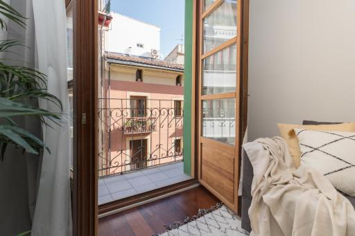 Los apartamentos de Elena, centro histórico y ascensor by Apartamentos Logroño org - Housity