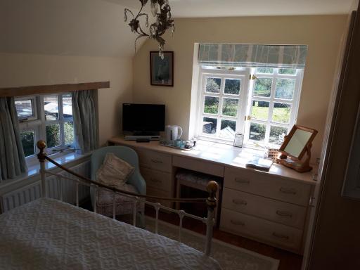 Court Barn Cottage B&B - Housity